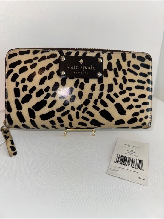 kate spade Handbags - Kate Spade Daycation Lacey Wallet Storybook Lining Rare
